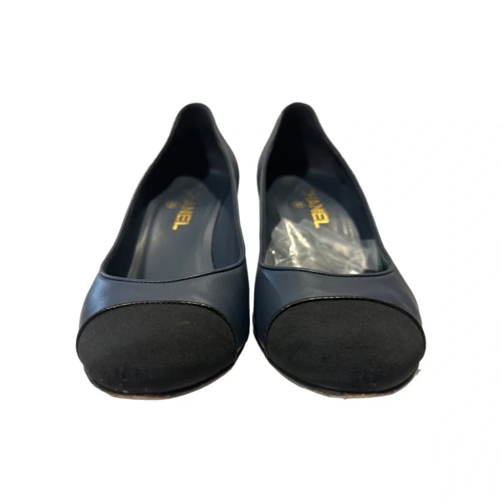 Chanel Cap Toe Leather Shoes, Size 9 - Picture 2 of 8